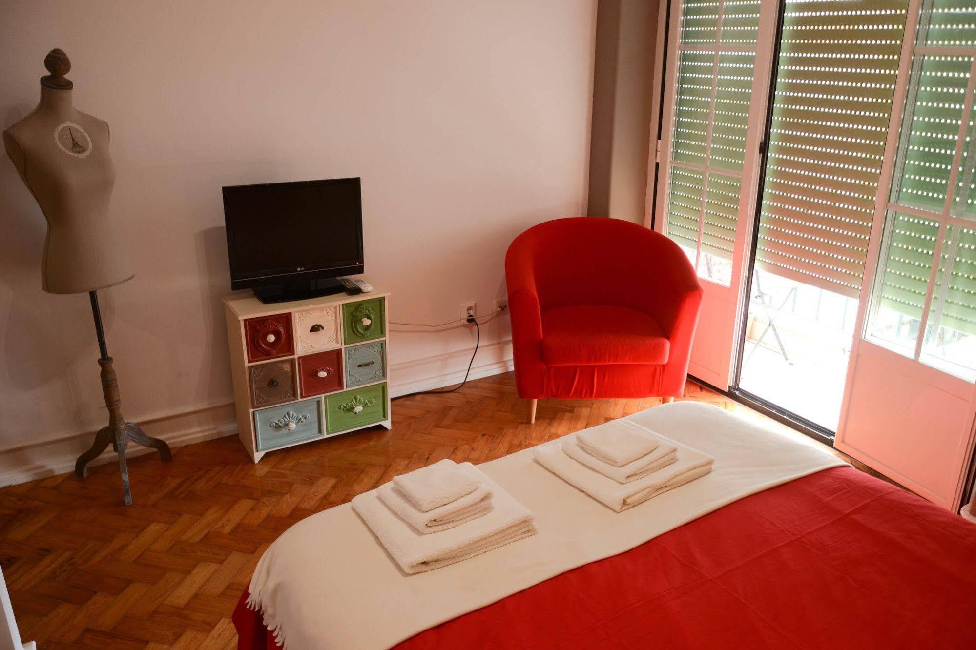 Alvalade Ii Airport Gasthof 3*